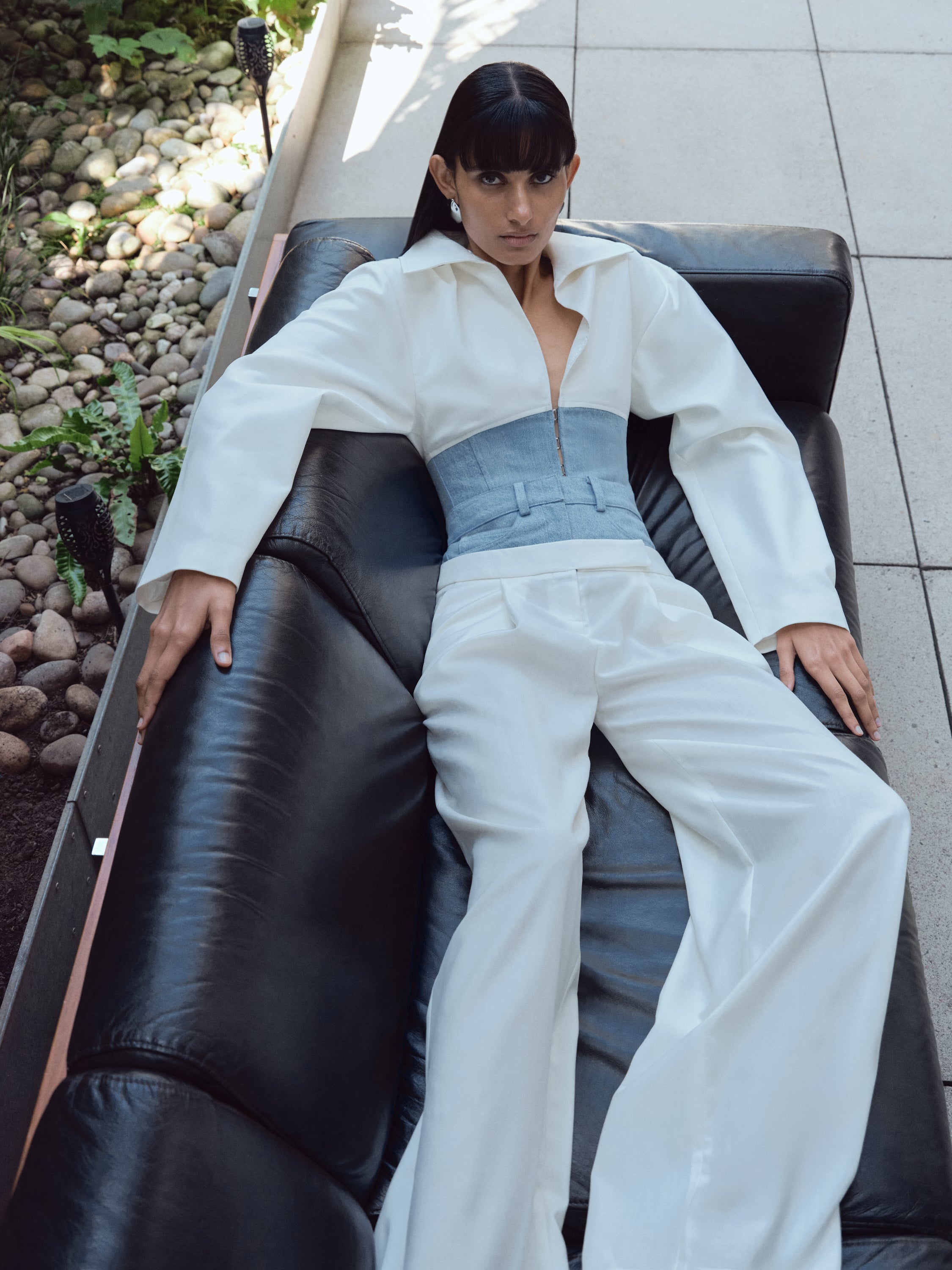 NINA BLAZER IN WHITE